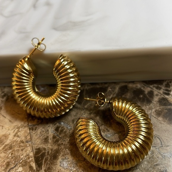 Robyn Tube Gold Donut Hoop Earrings - Picture 9 of 14